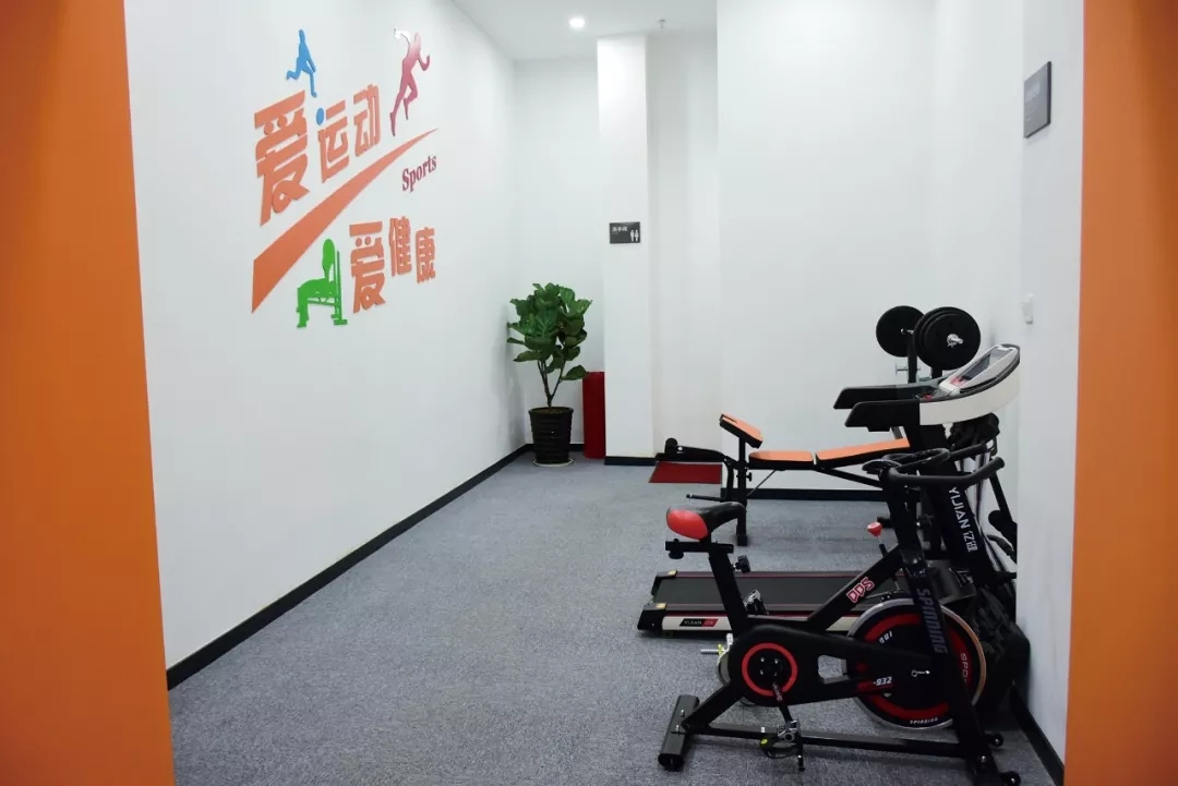 百創(chuàng)精工,匠心締造 |“鴻榮源物業(yè)超大型辦公室”裝修項目獲高度贊揚